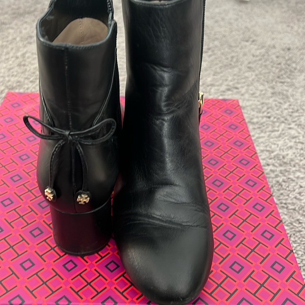 Tory Burch boots comes with dust bag and original box